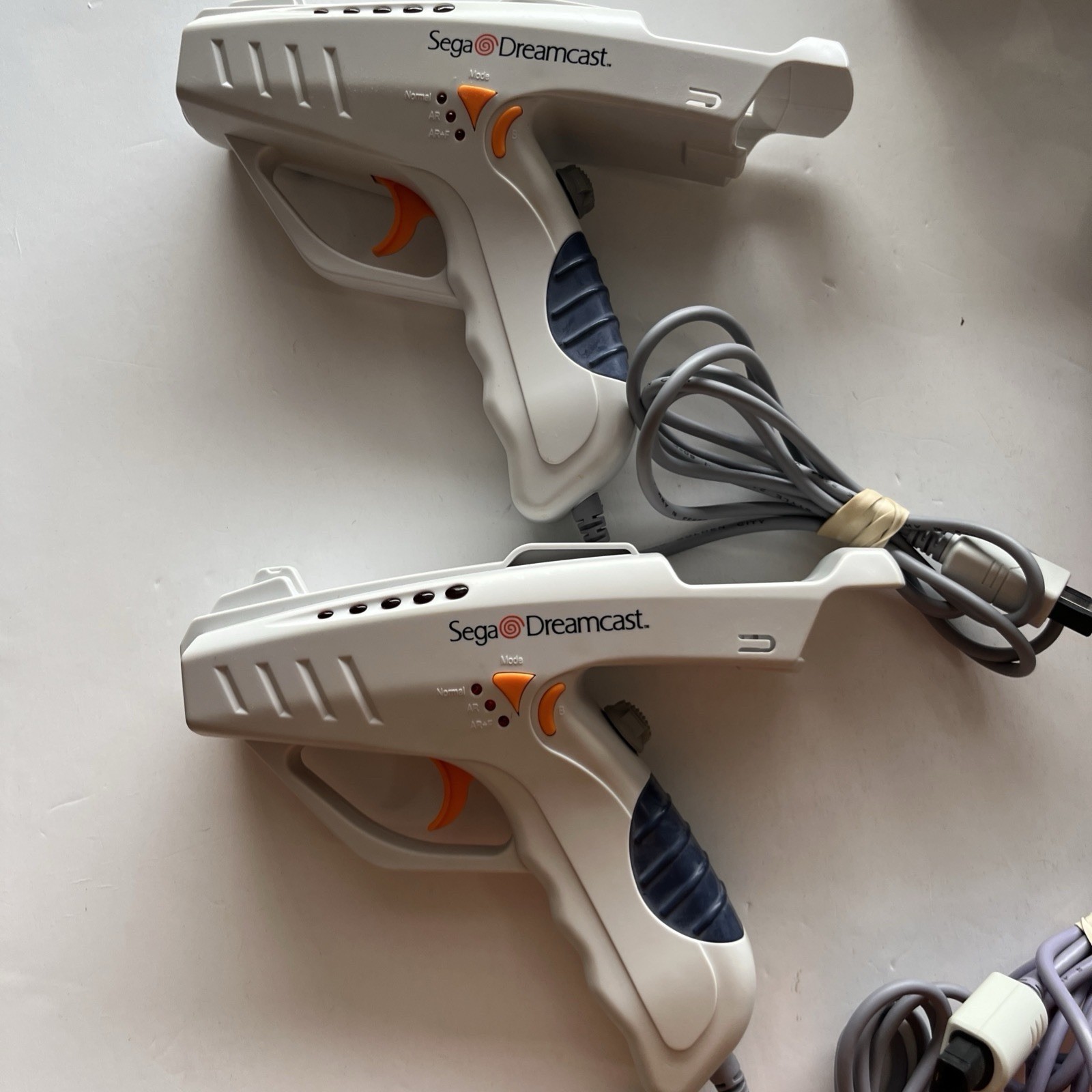 Sega Dreamcast HKT-3020 White Console Bundle Game Lot Multiple Accessories