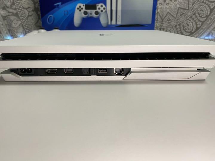 Sony PlayStation4 PS4 Pro CUH-7200BB02 Glacier White 1TB Japan ver. «Excellent»