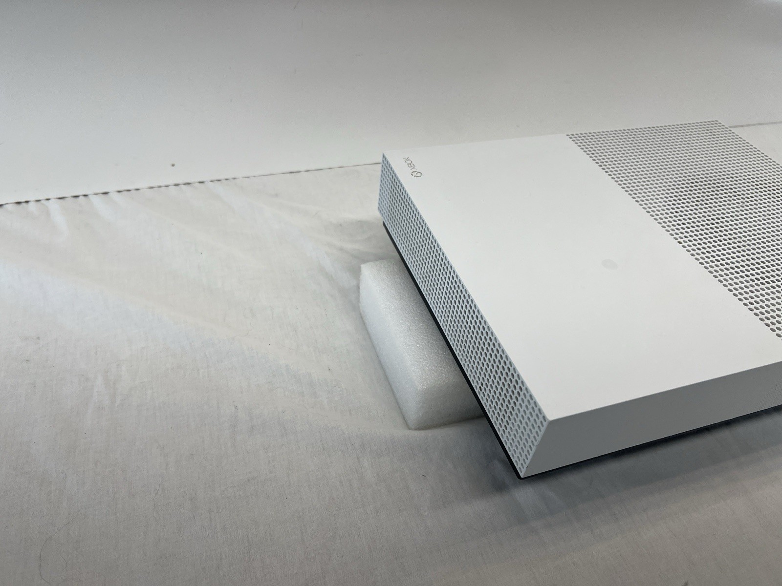 Microsoft Xbox One S Digital Edition 500gb Console Model 1681 Needs Repair