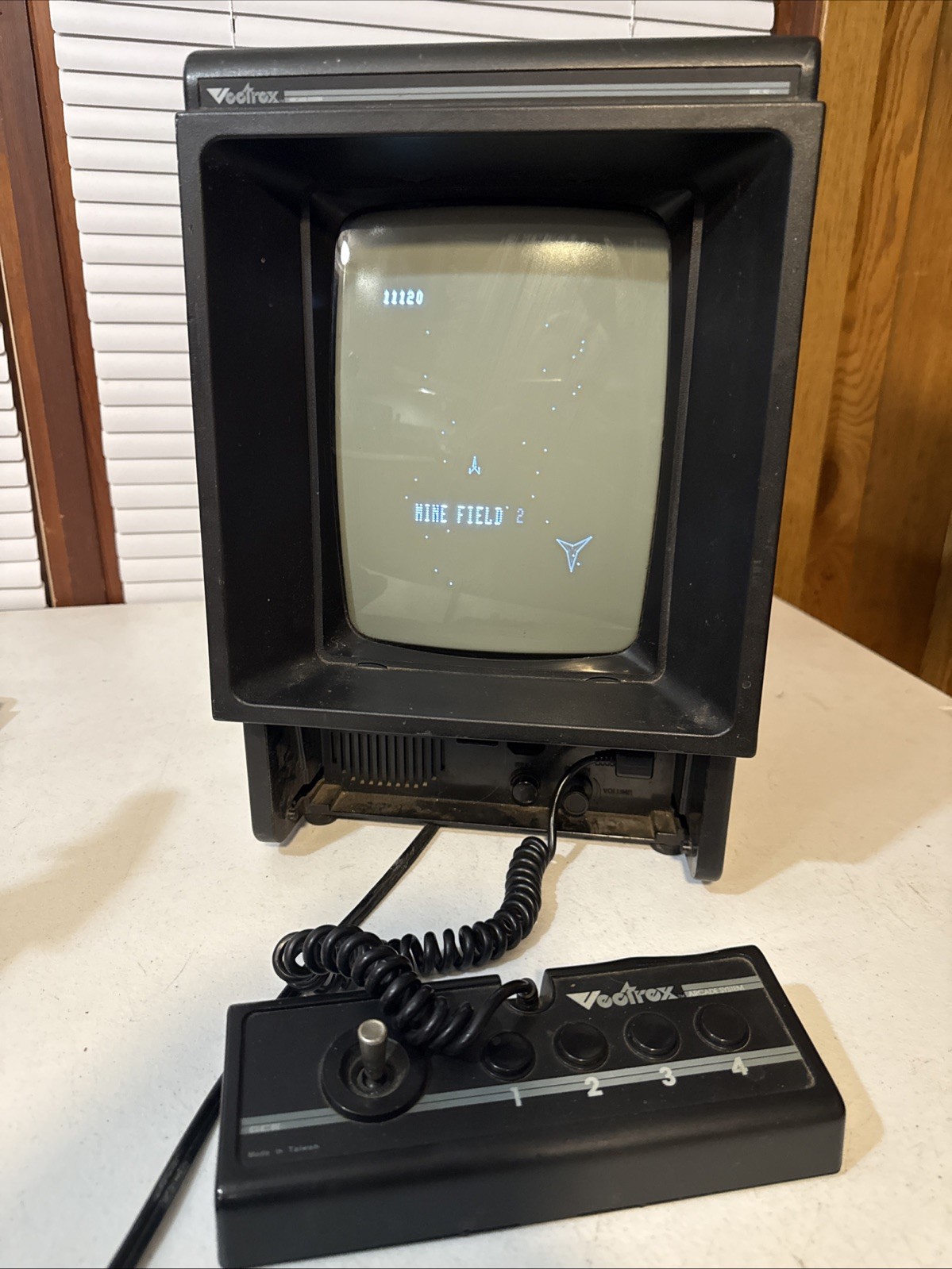 GCE Vectrex Arcade System Console 1982 – POWERS ON – SOLD AS IS / LOOK/READ!