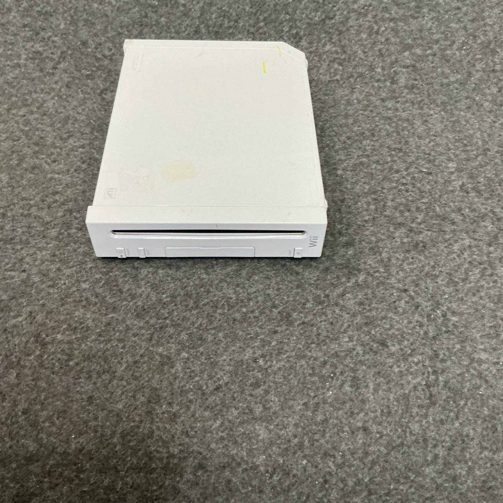 Nintendo Wii RVL-001 512 MB Home Console With AV Cords Only. Tested