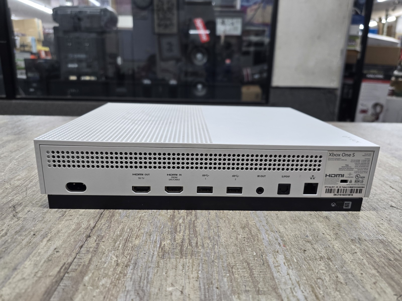Microsoft Xbox one Gaming Console 1681 White 500gb w/ controller and cable