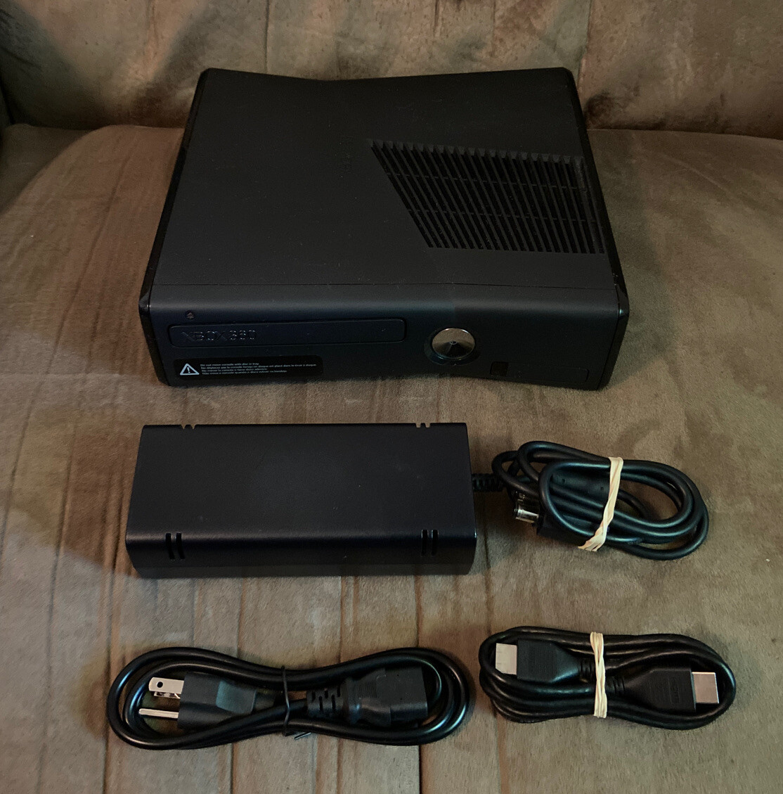 Official Microsoft Xbox 360 S Black Slim Console & Wires! ~ Works Great! ~ LQQK