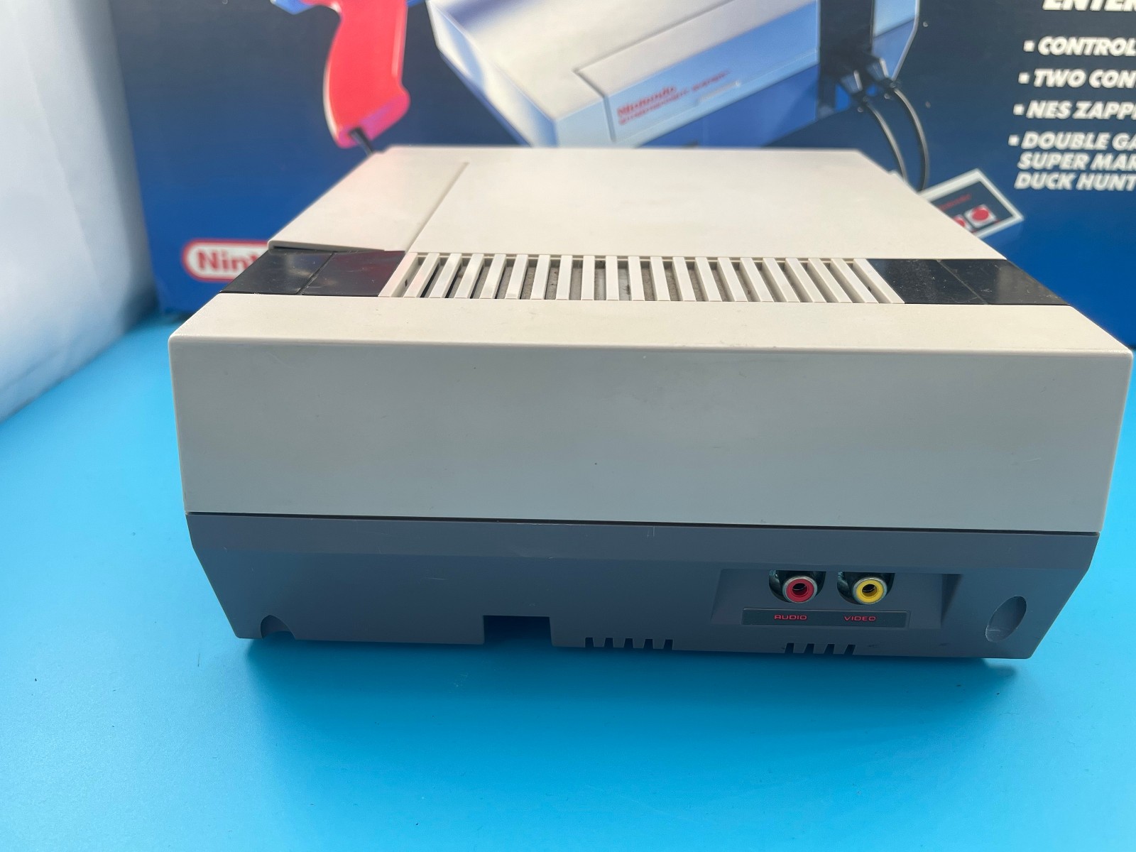 Nintendo NES Action Set (Blue Box), Mario/Duck Hunt, Cords, Controlers, Zapper