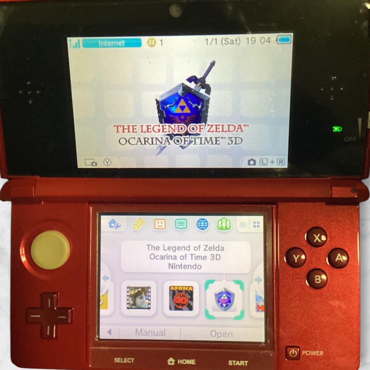 US/Canada Nintendo Red 3DS With Pre Downloaded Games & Accessories (Mint).