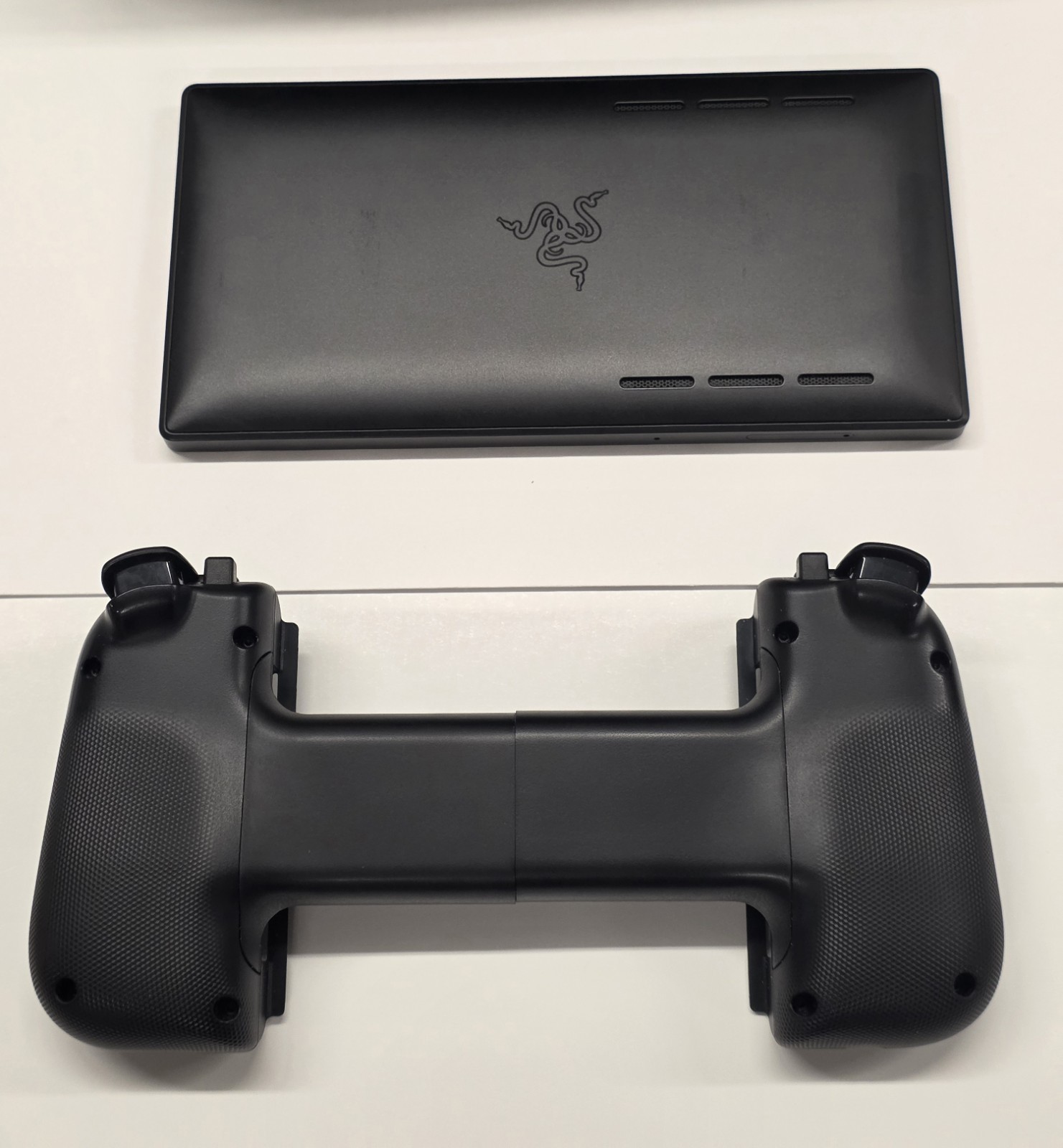 Razer Edge Handheld Gaming Console Kishi V2 Wi-Fi USB-C Android Black