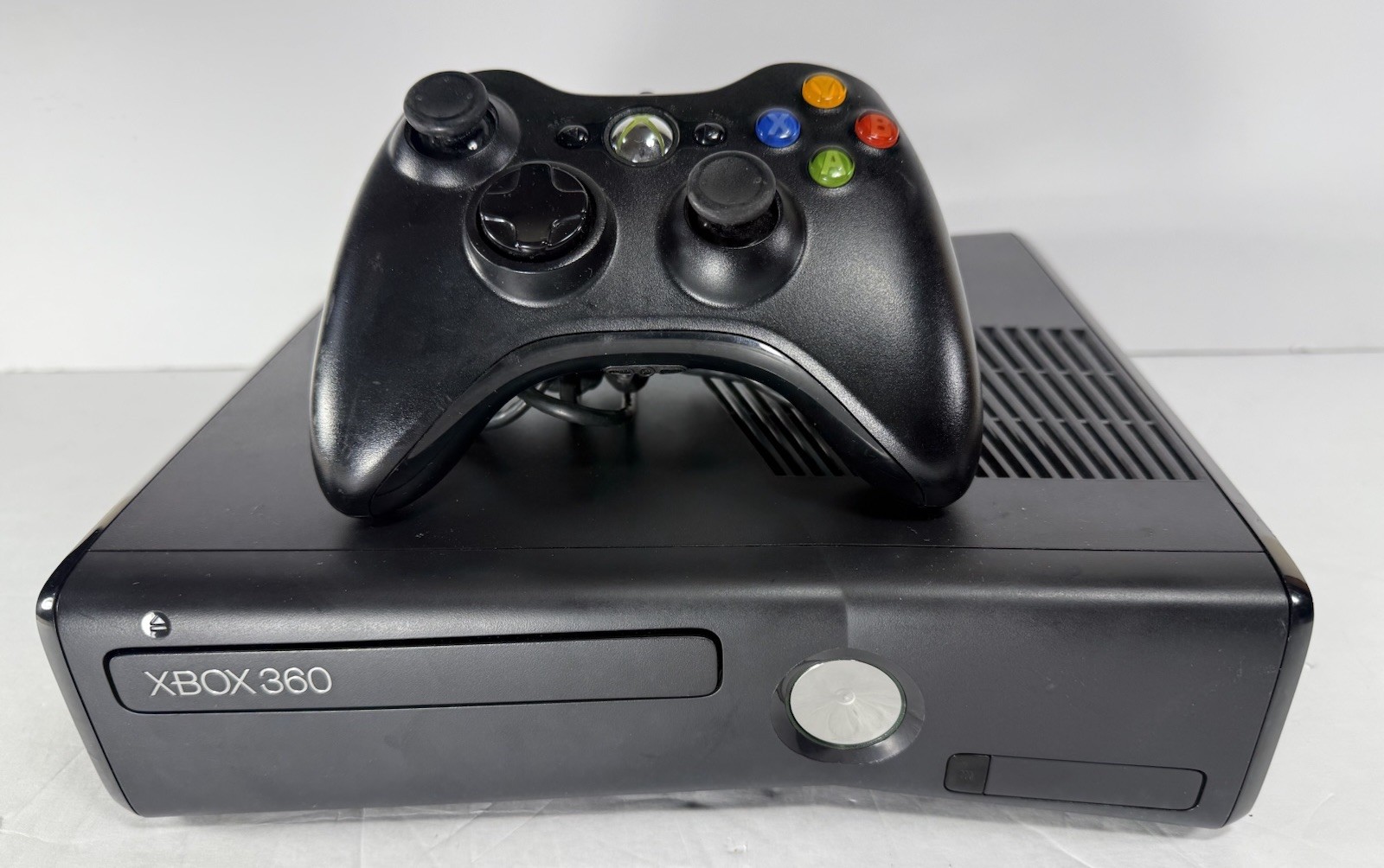 Microsoft Xbox 360 Slim Console Model 1439 4GB + Controller & Cables – Working
