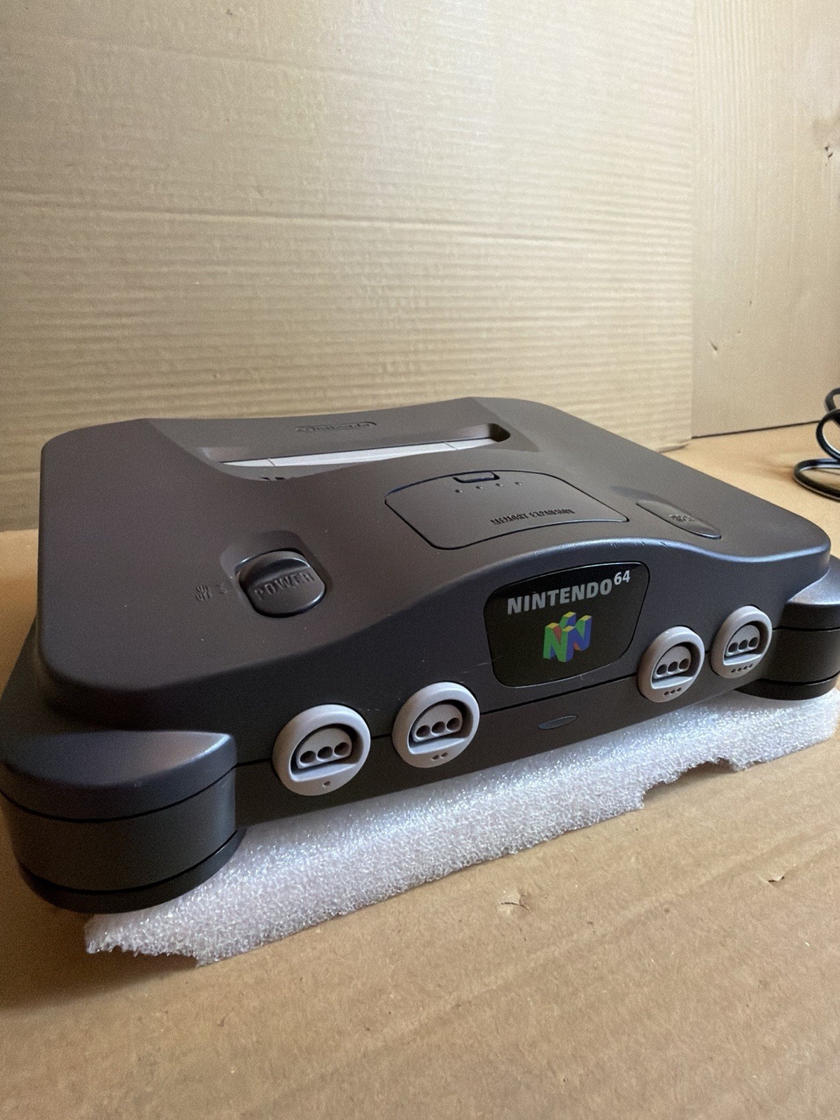 Nintendo 64 NUS-001(USA) Grey Console Bundle w/ 2 Controllers, AV/Power Wires