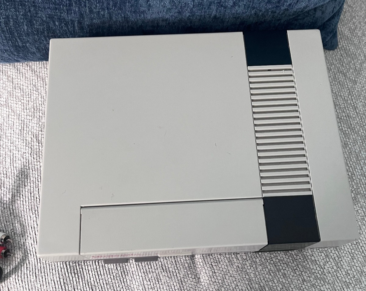 Nes Nintendo Console w/ 8 Games Lot & Power Pad, 1 Controller, Zapper Bundle