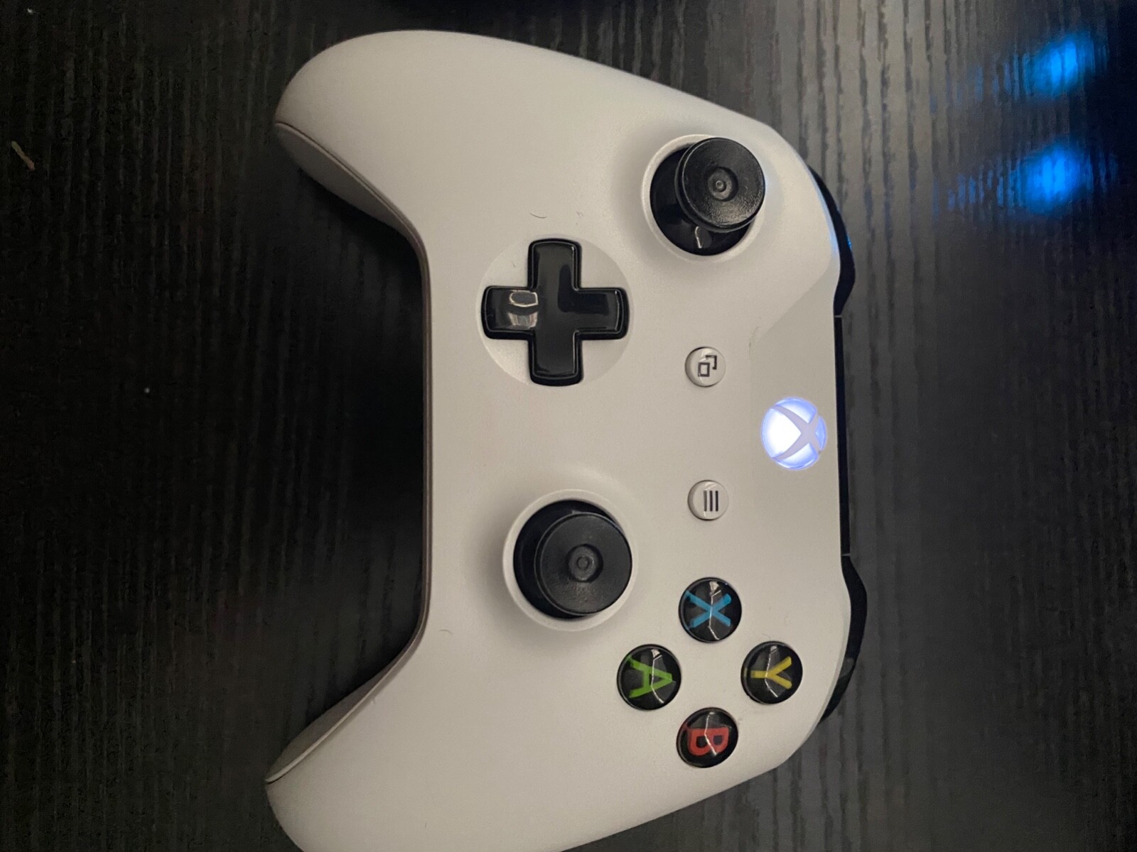 Xbox One S 1TB Console – White (XBS1TB) with 2 controllers and charger