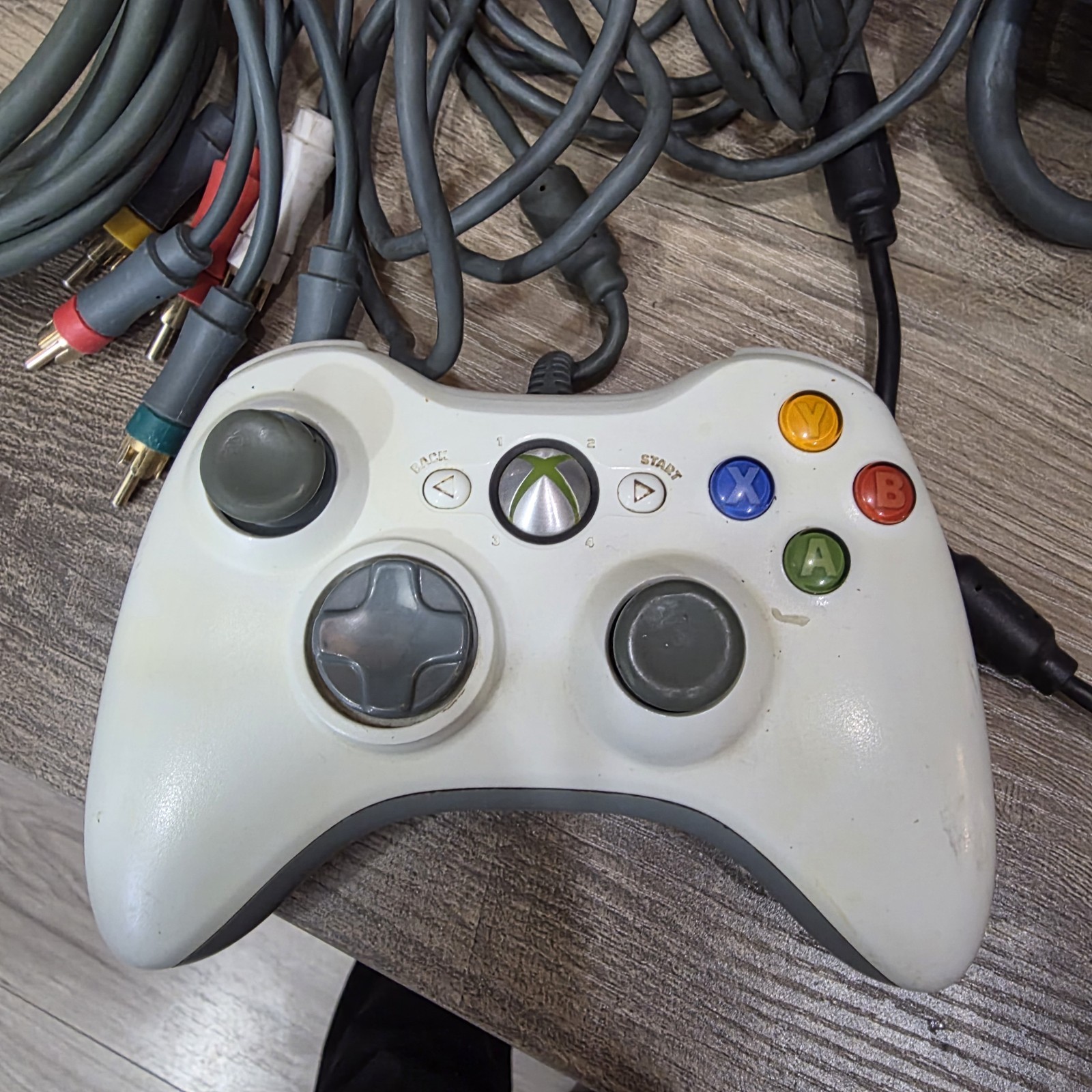 Microsoft Xbox 360 with harddrive Halo Edition w/ Controller and Cables