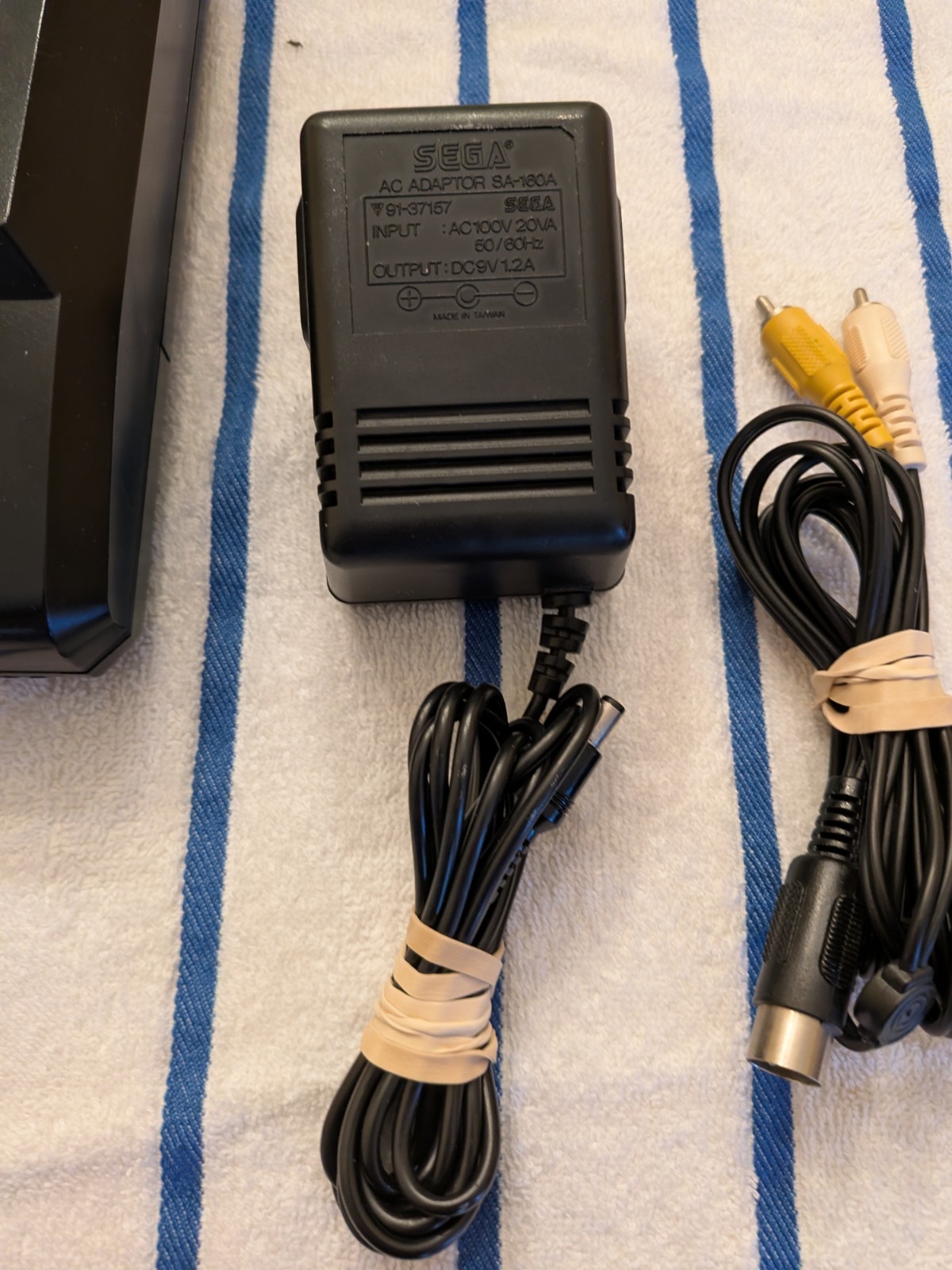 Sega Mega Drive VA0 NTSC-J in Working Condition With PSU And A/V