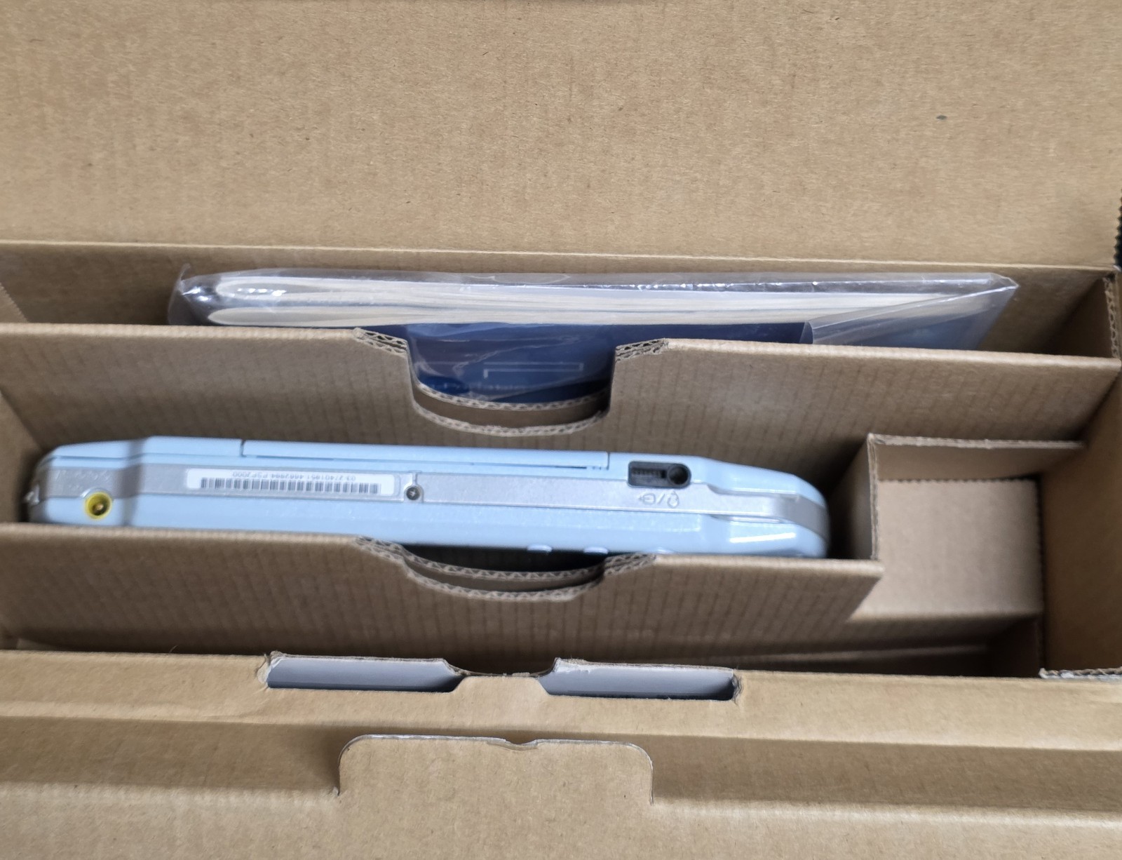 PSP-2000 FB Blume Series Felicia Blue console boxed Japan system