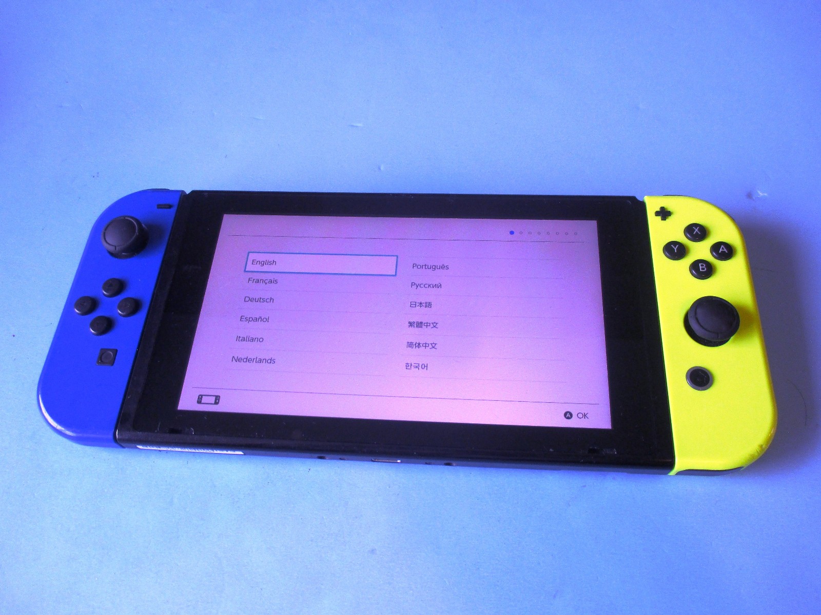 Nintendo Switch System 32GB Console w/Neon Yellow & Blue Joy-Cons +Case & Extras