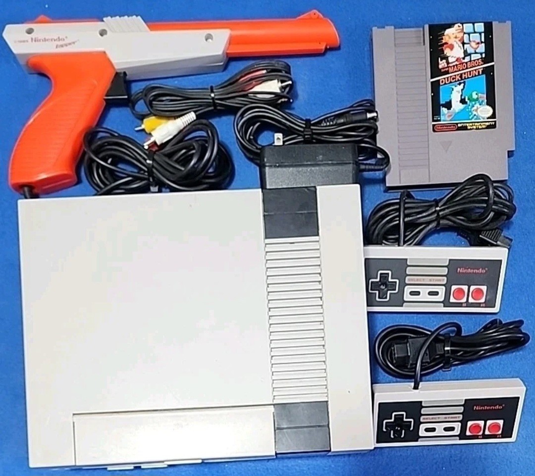 Nintendo Entertainment System NES W/ OEM Controllers Zapper Adapter & Mario Duck