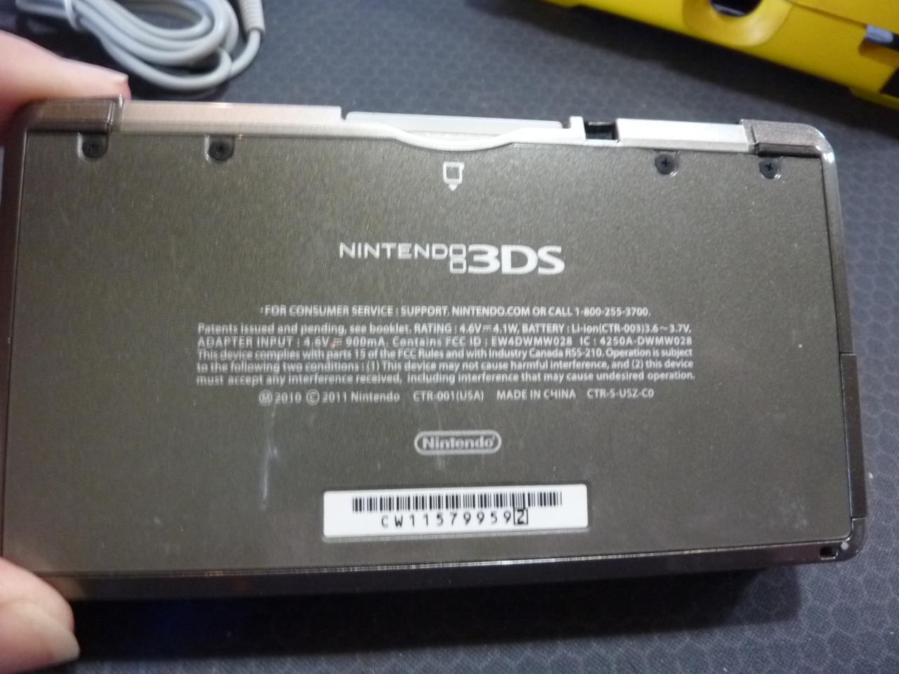 Nintendo 3DS 2GB Handheld System Black Used No Stylus w/ Aftermarket Charger +++