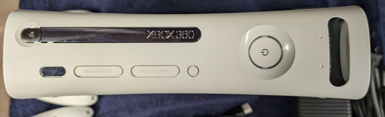 Microsoft XBox 360 Core Matte White Video Game Console & 2 Controllers, 20GB.