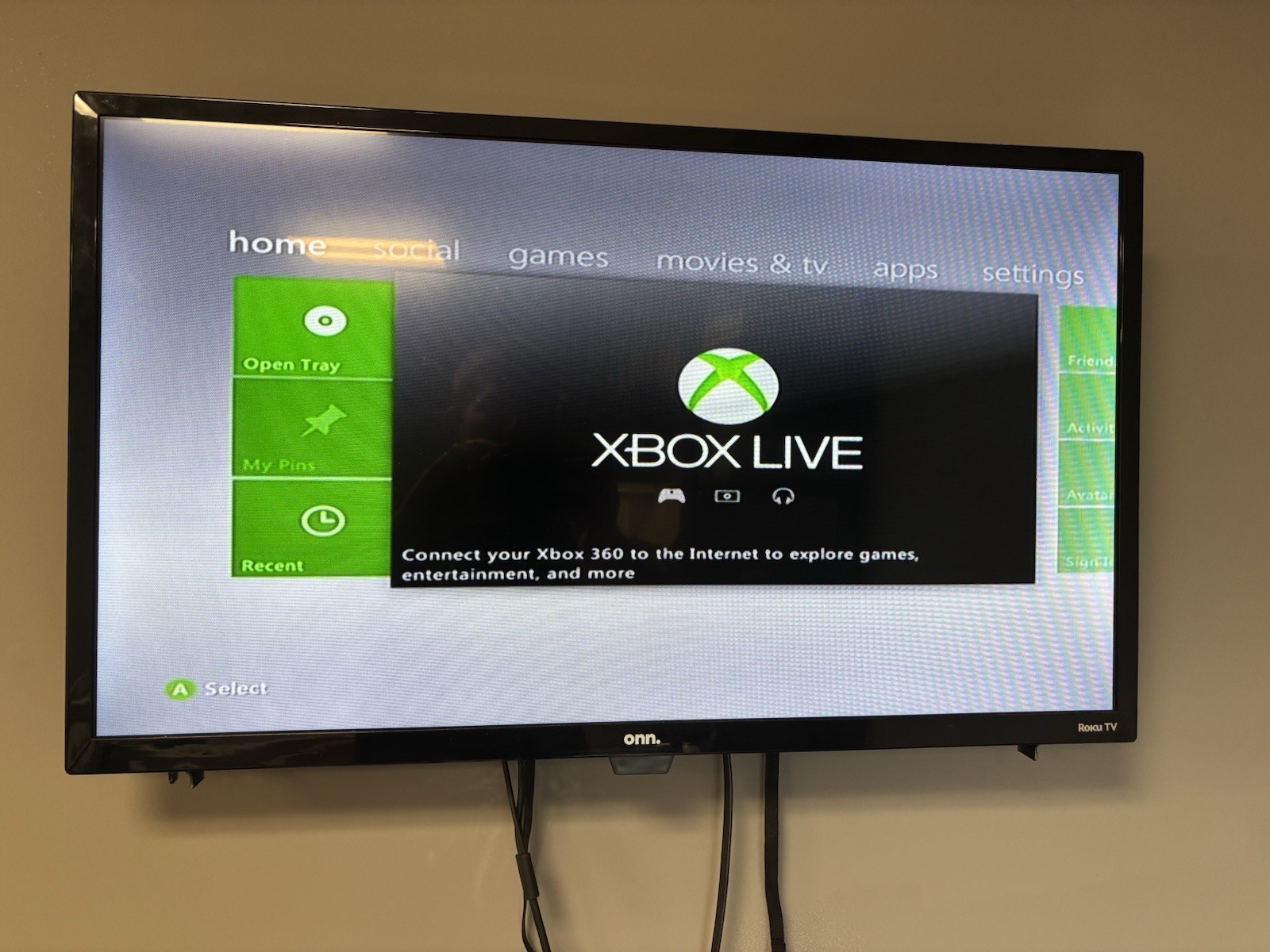 Microsoft Xbox 360 320GB Black Console w/ White Controller, Power/AV Cables