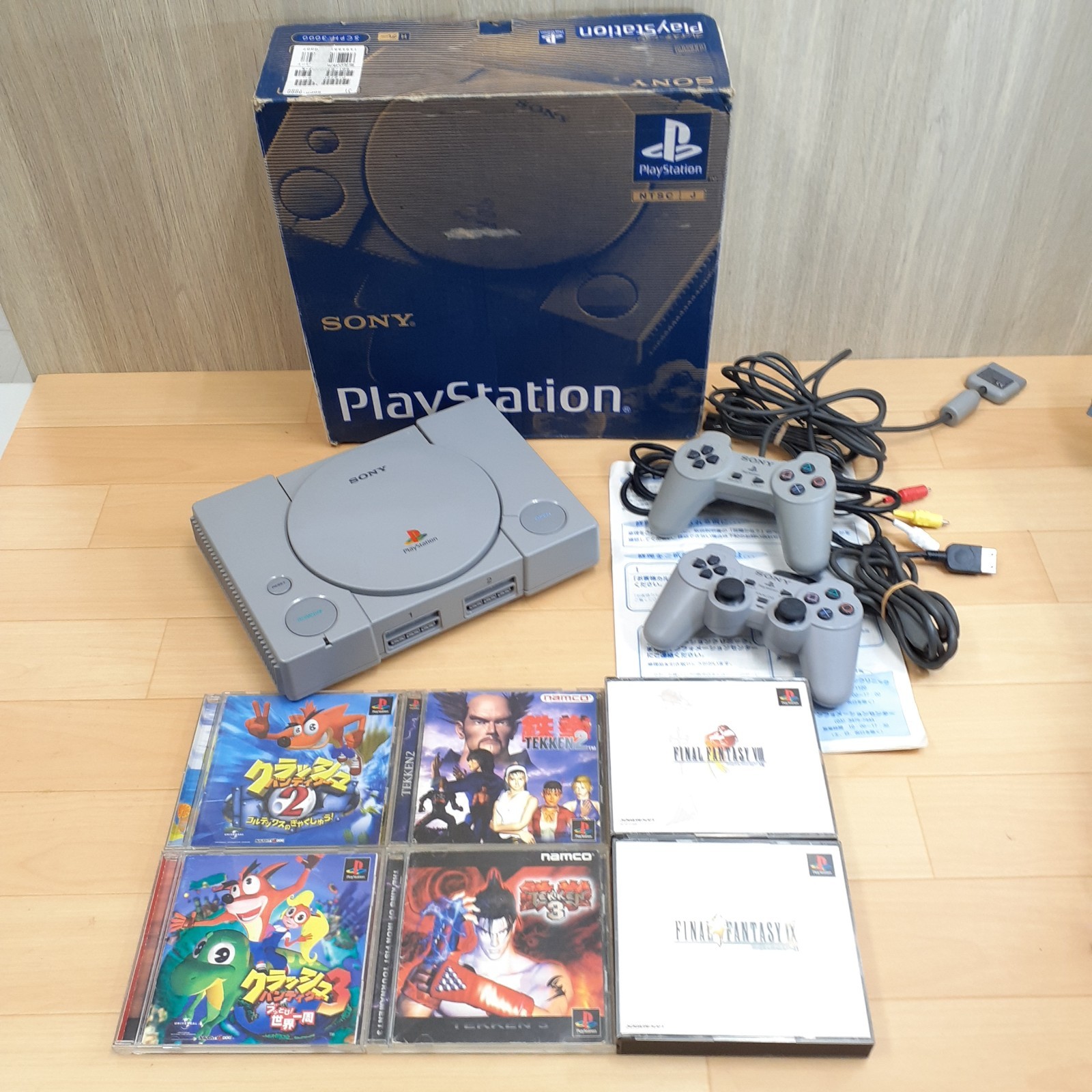Sony PlayStation 1 PS1 Console in BOX 2 contorollers & 3 Games SCPH-3000 Japan