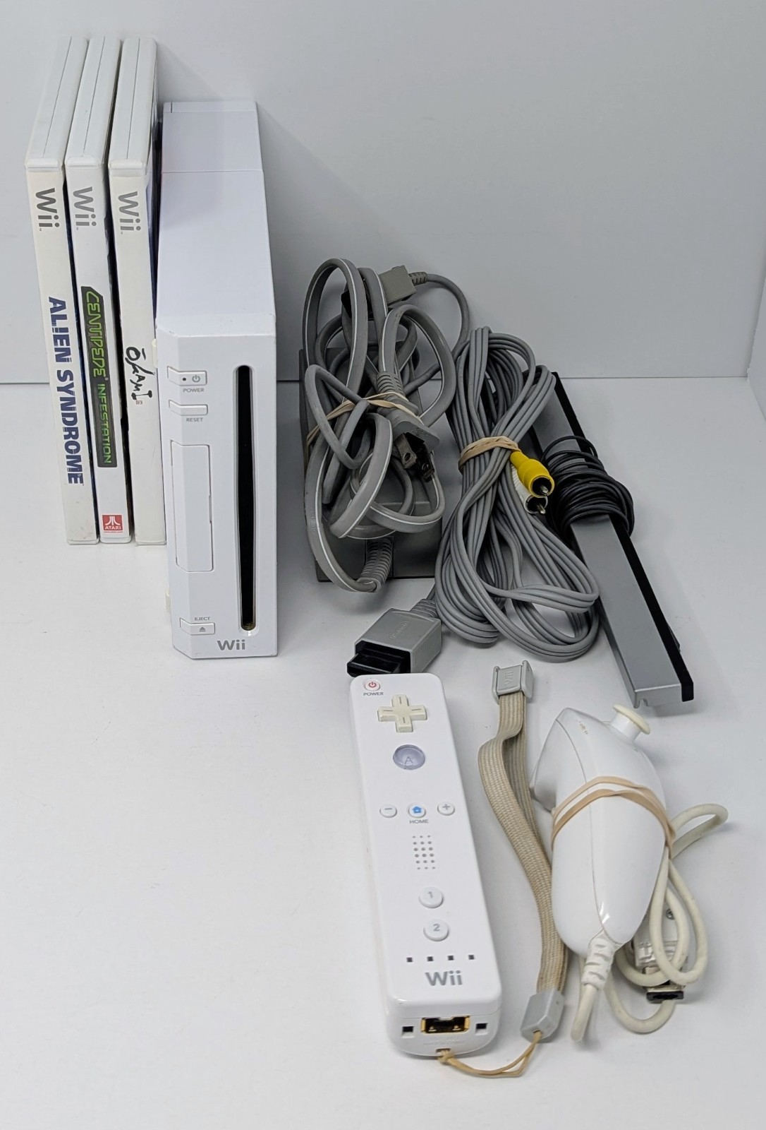 Nintendo Wii White Console GameCube Compatible Bundle w/ 3 Games – Tested!