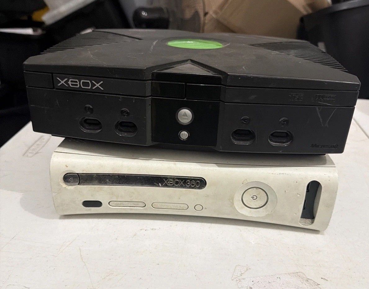 Lot of 2 Microsoft Xbox & Xbox 360 Consoles For Repair Parts AS-IS READ