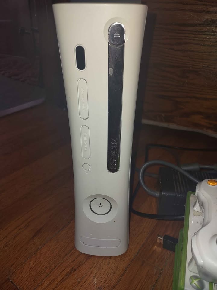 250GB Microsoft XBox 360 Pro White Video Game Console Gaming System HD Bundle