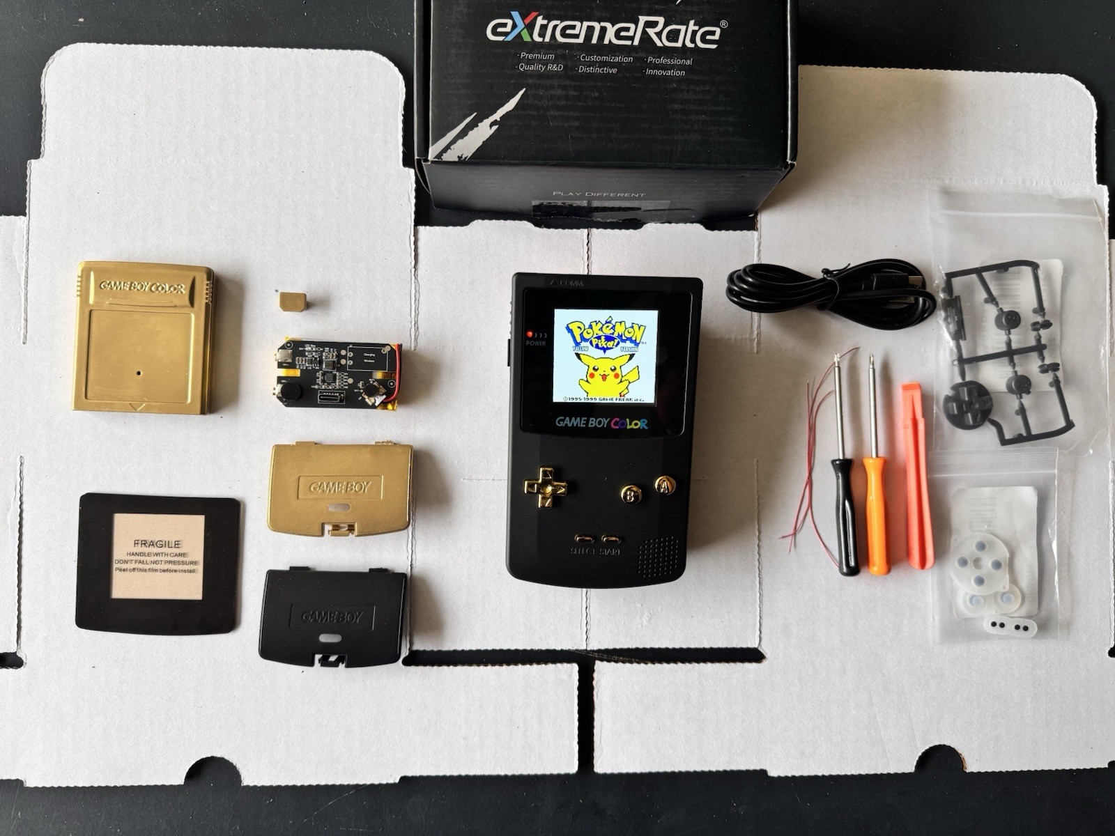 Custom Black & Gold Gameboy Color With IPS Screen – USB Type C Rechargeable