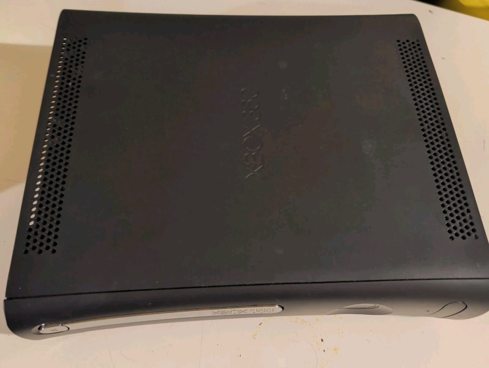 Microsoft Xbox 360 Elite 60GB Console – Black – includes power and HDMI cord