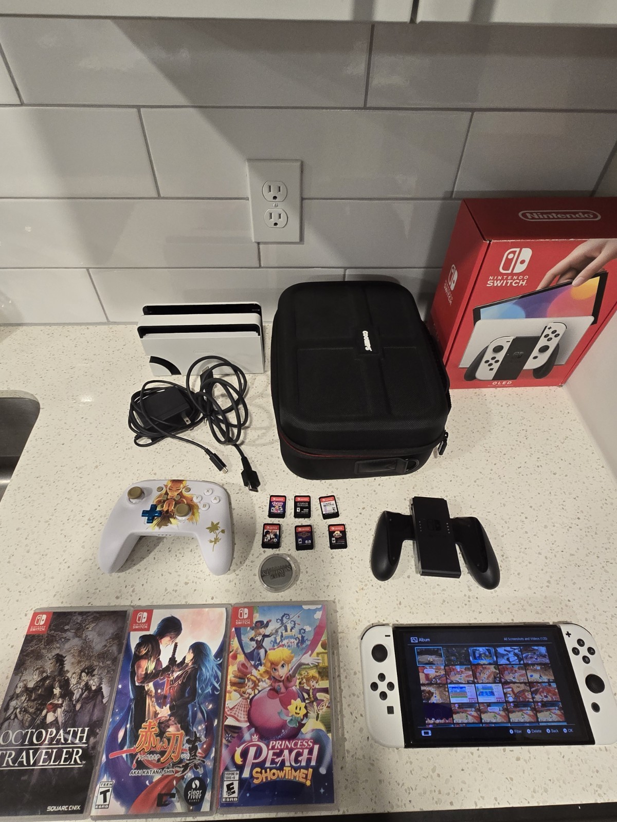 Nintendo Switch OLED Model HEG-001 Handheld Console – 64GB – White with games