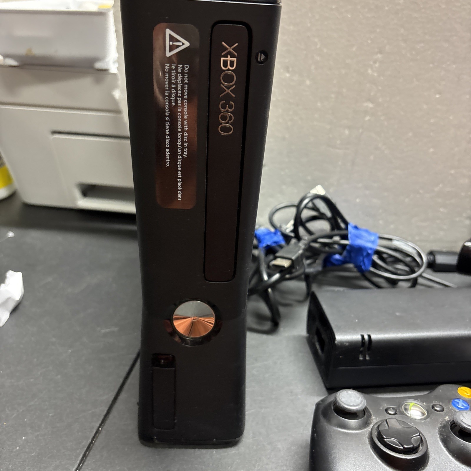 Xbox 360 S Console Bundle – 1 Controller, 360 Kinect, Plus 3 Free Games!