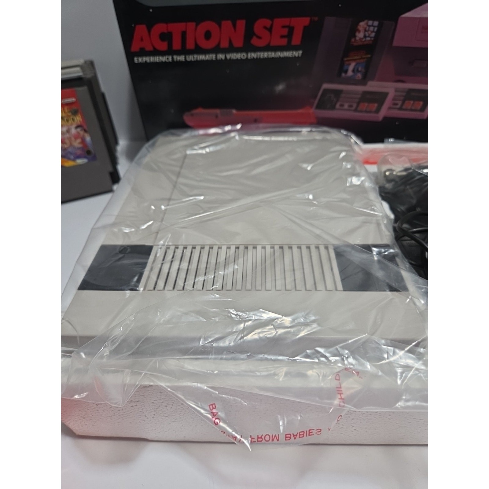 Nintendo NES Action Set Console CIB Zapper Controllers 15 Games Bundle