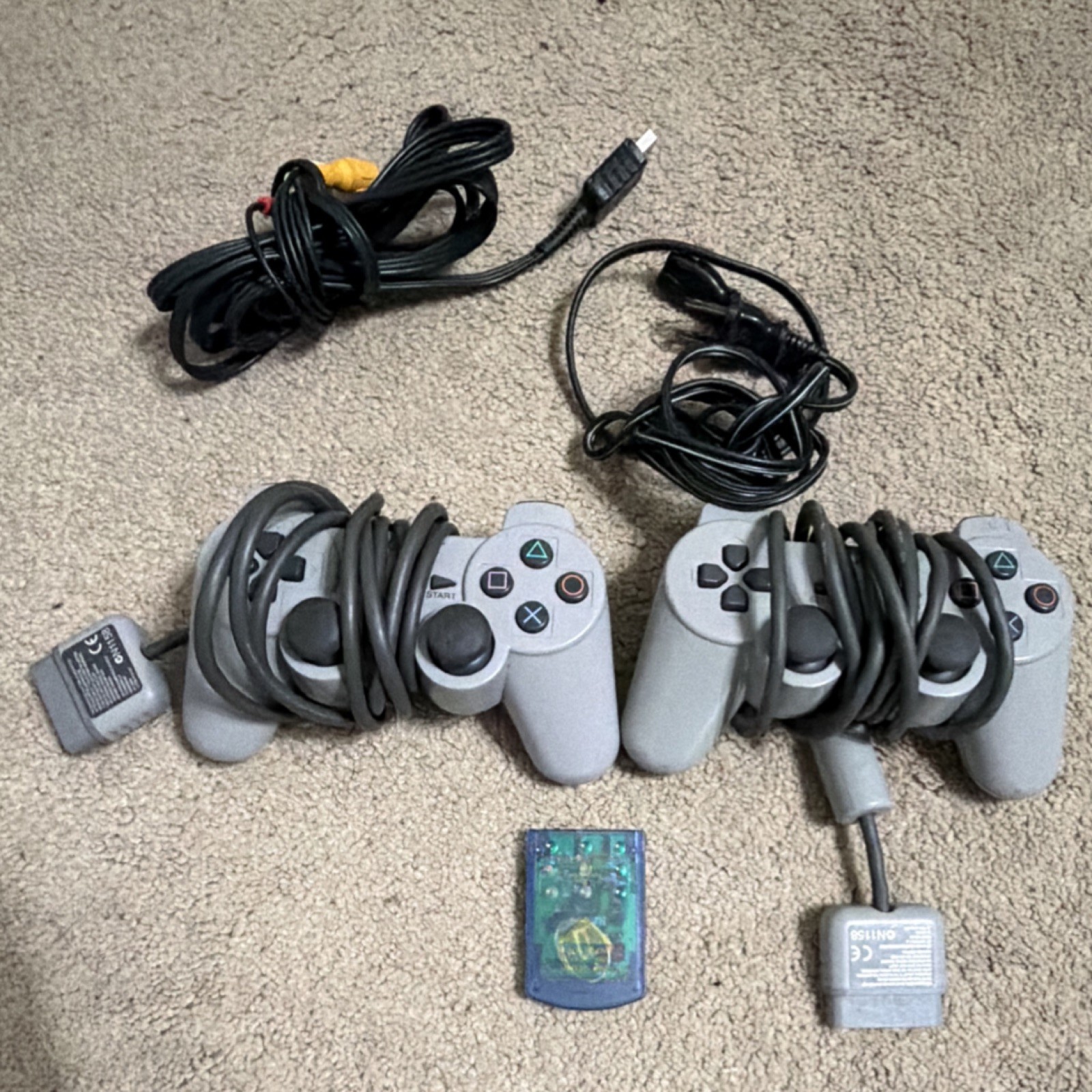 Sony PlayStation SCPH-7501 Console Gray Controllers Memory Cards AV Power Cables