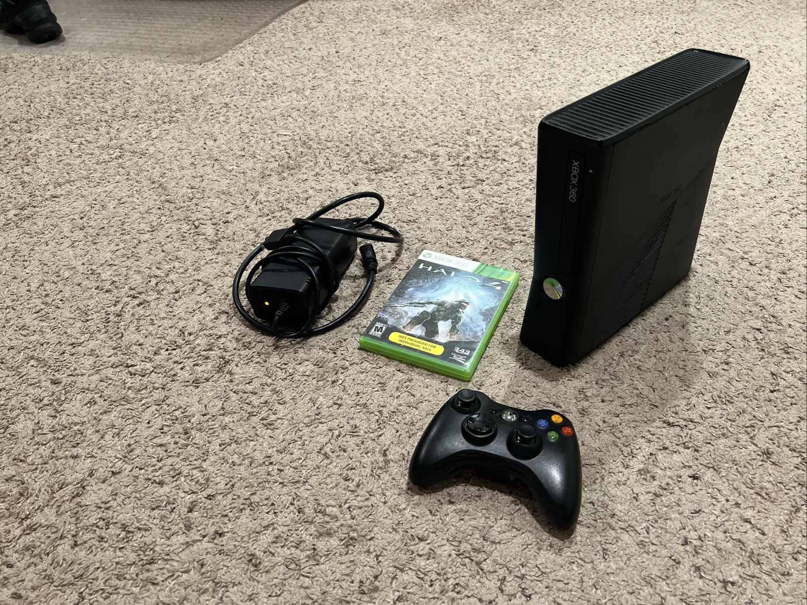 Microsoft Xbox 360 Console With Halo 4 & Wireless Controller Working!