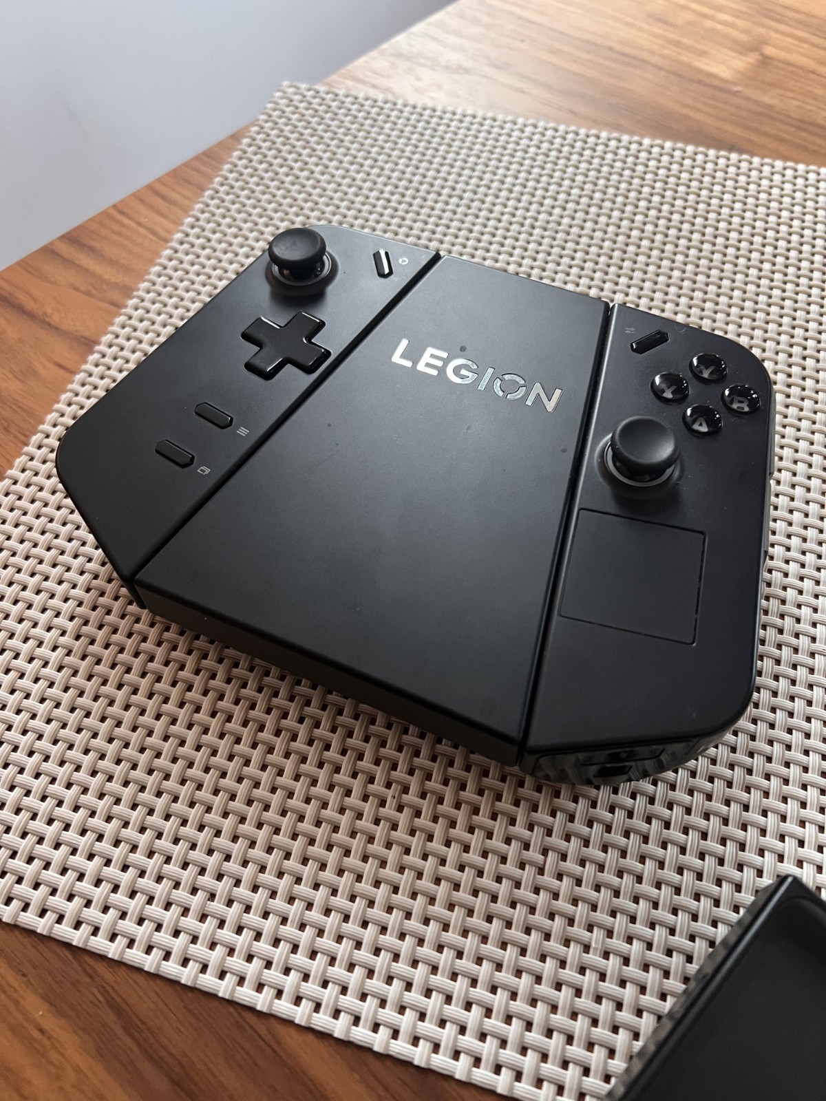 Legion Go Z1e 16GB 512GB w/ Controller Battery, 256 GB Class 3 microsd and stand