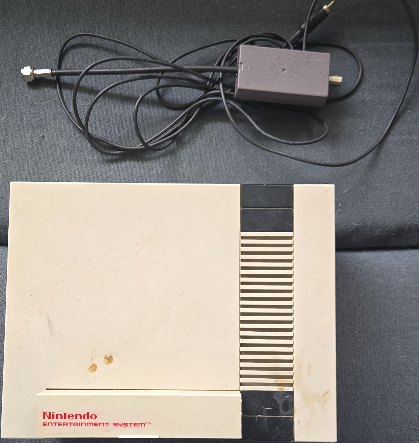 Nintendo NES-001 Home Console Gray/Black 1985 with Power Adapter