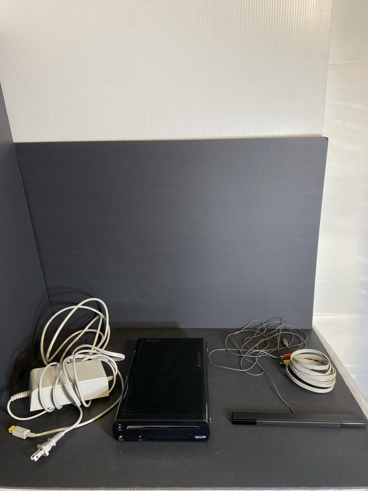 Nintendo Wii U WUP-101(02) Black Home Console only 32GB Works Great With Cables