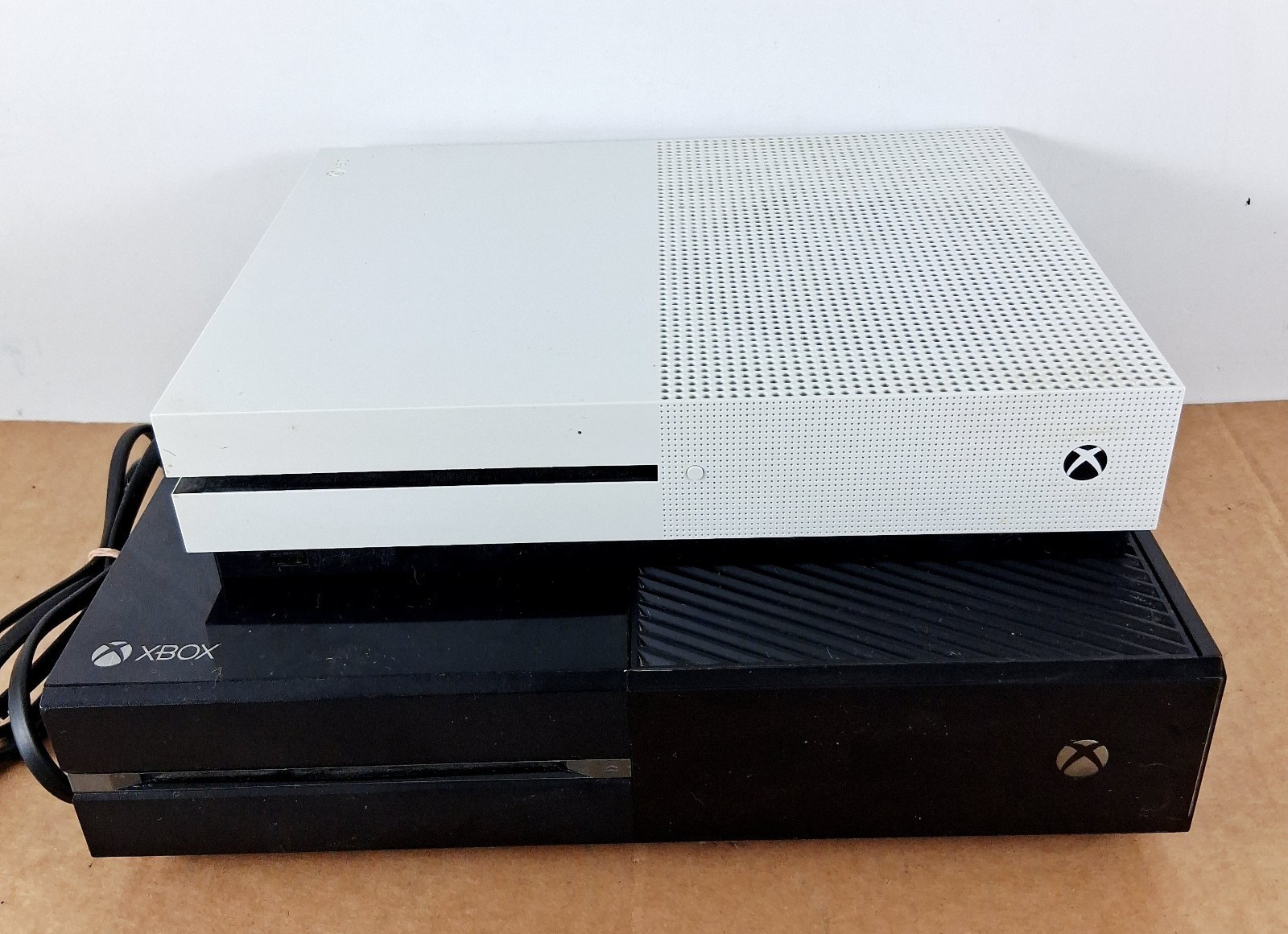 Microsoft Xbox One S 1681 Console & Microsoft Xbox One 1540 For parts or not wor