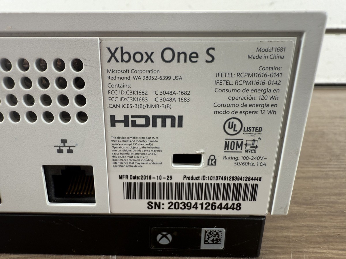 MICROSOFT XBOX ONE S – 1681 CONSOLE – 500GB ONE CONTROLLER (WCP037646)