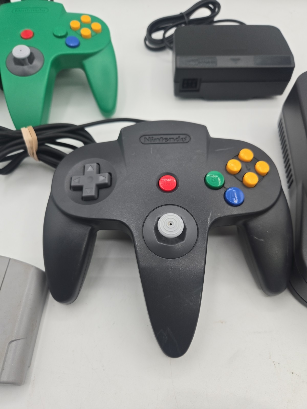 Nintendo 64 N64 System Console Bundle Controllers Cords & Jumper Pack Games Wow