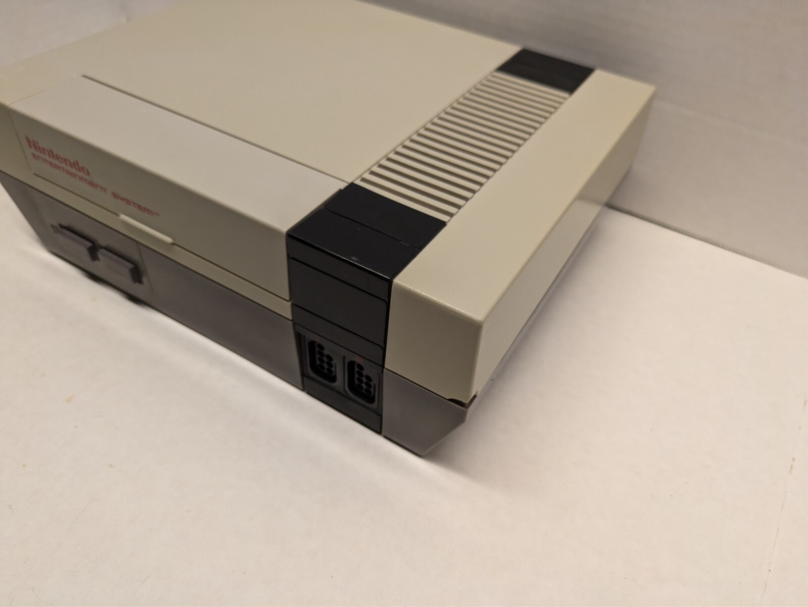 Nintendo NES Console. New Caps, Regulator, & OEM 72 Pin **Guaranteed** Yellowed
