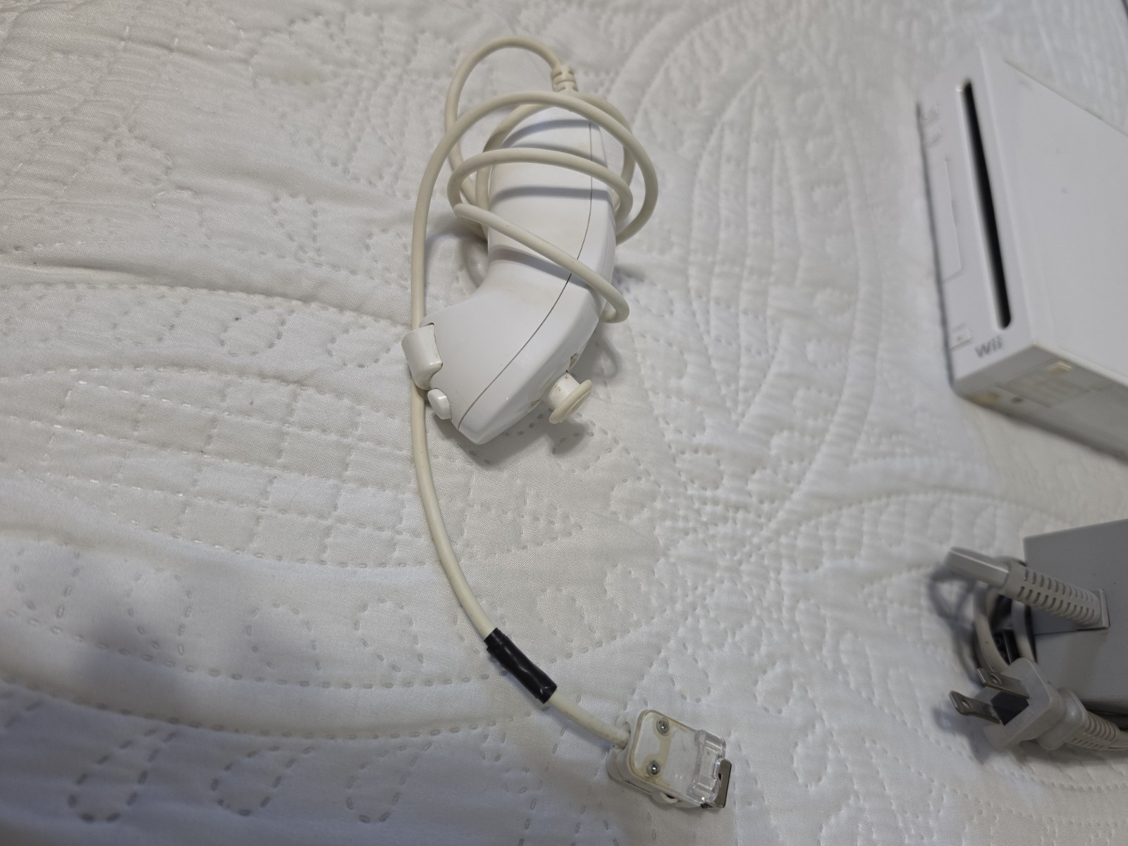Nintendo Wii Console RVL-001 Tested w/ 2 Controllers 1 Nunchucks & Cables