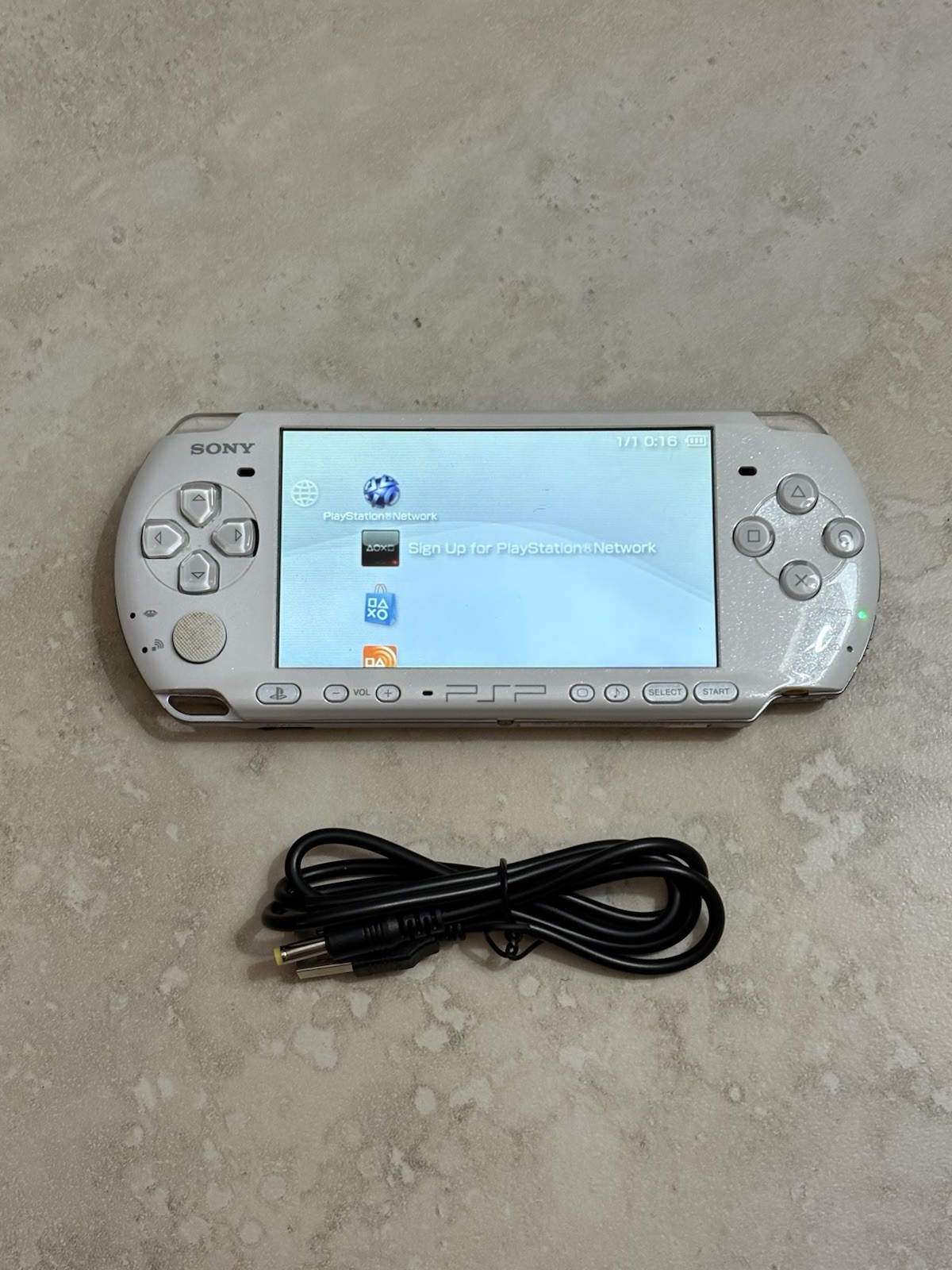 Sony PlayStation Portable PSP-3000 White Console With Charger And Battery