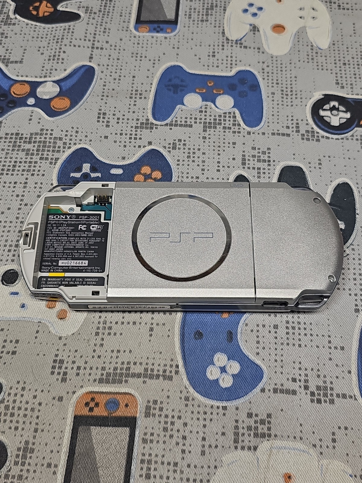 SONY PSP 3000 SILVER Console With 1GB MEM CARD/NEW BATTERY/NEW CHARGER TESTED
