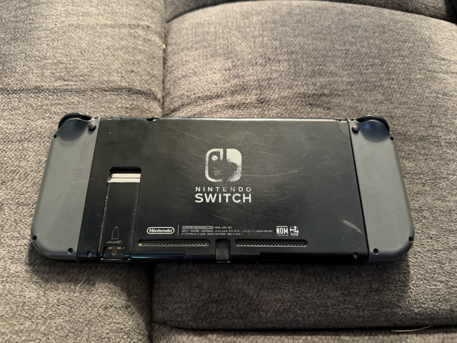 Nintendo HAC-001 32GB Switch Console W/ Gray Joycons