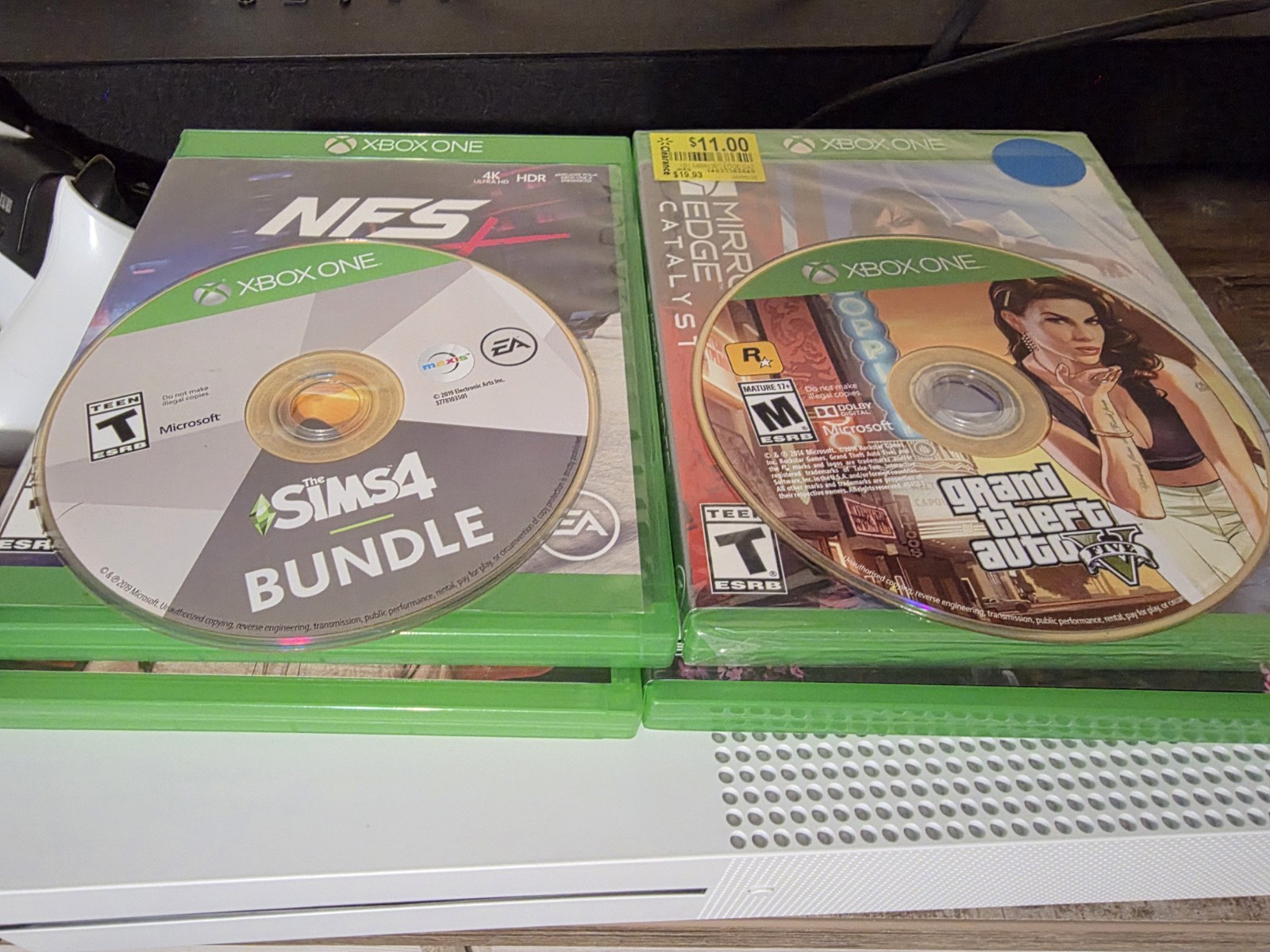 Xbox One S With Disk Drive, 6 Games, 3 Remotes And Charging Station