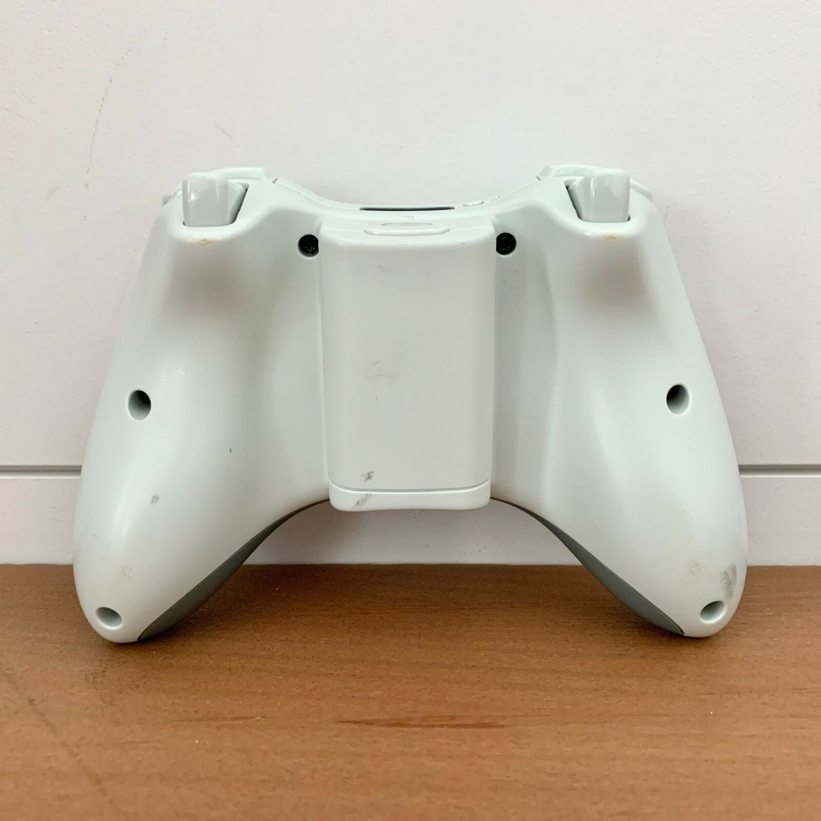 Microsoft Xbox 360 White Video Gaming Console System Includes Controller & Cords