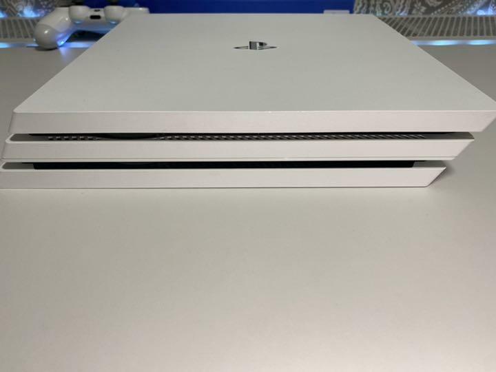Sony PlayStation4 PS4 Pro CUH-7200BB02 Glacier White 1TB Japan ver. «Excellent»