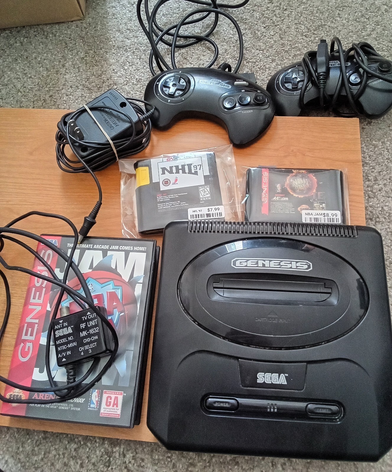 Sega Genesis System Model 2 Console Complete w/ NBA Jam & TE NHL 97. tested