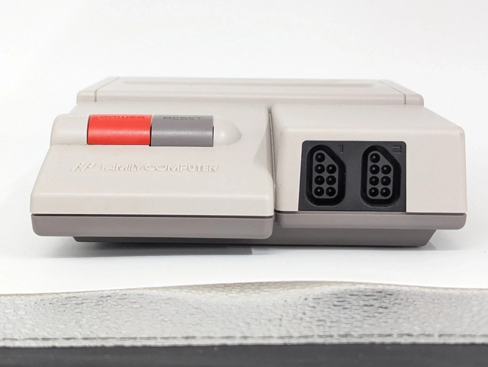 Z618 Nintendo New Famicom Console HVC-101 AV NES2 JAPAN USED