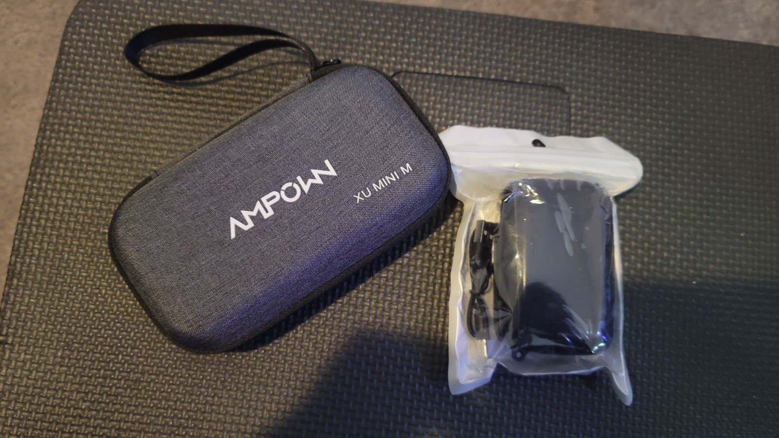 AMPOWN XU MINI M GAMING HANDHELD (64GB GAME CARD) FREE BLUETOOTH EARBUDS